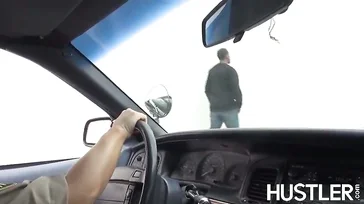 La policía se pone a comerle todo el rabo al delincuente negro..