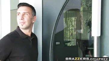 Es ist offensichtlich, dass er auf seine Frau steht, sie ist sehr feucht.