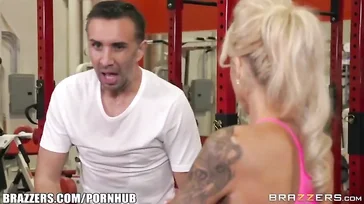 Sexo realmente sujo com a garota mais safada da academia, caramba!