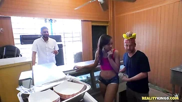 Ele come um cachorro-quente... E um bom pau!