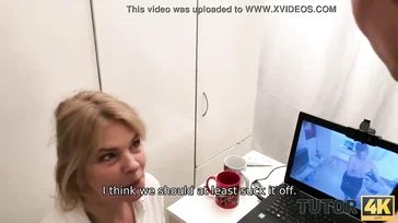 Graba en la webcam como folla con una amiga de su madre..