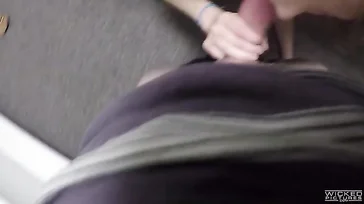 Sexe hard dans l'entrepôt du prêteur sur gage.