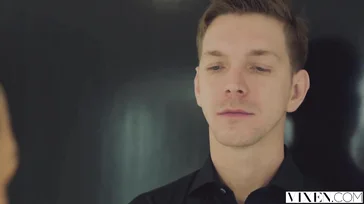 La position parfaite pour insérer toute la bite en elle.