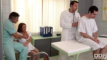 Foda tremenda com dupla penetração no hospital..