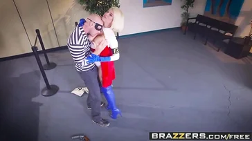 Supereroe succhia un rapinatore di banche!