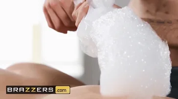 Sie möchte den ganzen Schwanz des Masseurs essen.