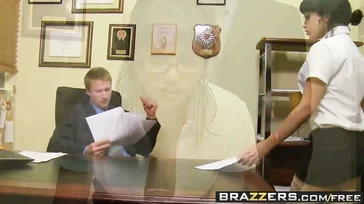 Abella Anderson ... Die versauteste Sekretärin von allen ...
