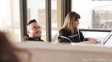 Markus Dupree en Nicolette Shea neuken op kantoor.