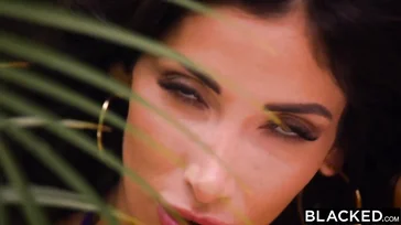 Anissa Kate, follando con un negro en su villa de Barcelona