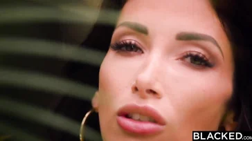 Anissa Kate, follando con un negro en su villa de Barcelona