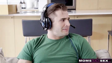 Cory Chase si sveglia con la voglia di scopare suo figlio.