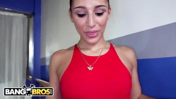 A dançarina Abella Danger foi fodida na sala de ensaio!