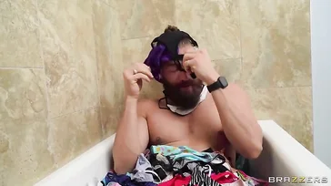 Sesso tremendo da parte di questa coppia di sgualdrine, che scopano tutto il giorno!