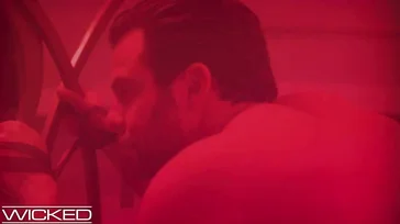 Alexis Tae, ela consegue colocar qualquer pau nessa boquinha.