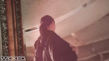 Alexis Tae, ela consegue colocar qualquer pau nessa boquinha.