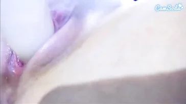 Nikki Benz zeigt ihren heißen Körper vor ihrer Webcam.