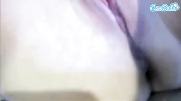 Nikki Benz zeigt ihren heißen Körper vor ihrer Webcam.