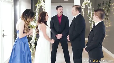 Angela White non si sposa e scopa con il ragazzo durante la cerimonia.