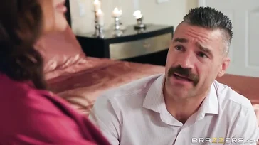 Lisa Ann e Charles Dera em uma foda muito apaixonada.