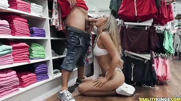 Tolle Frau, die einen Fremden fickt, uuf!