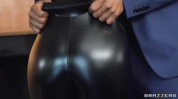 Hard neuken met de harige kut van de Spaanse Ginebra Bellucci