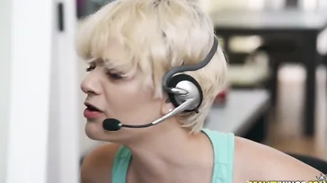 Aaliyah Hadid, essa coisa de teletrabalho não está indo bem para você.
