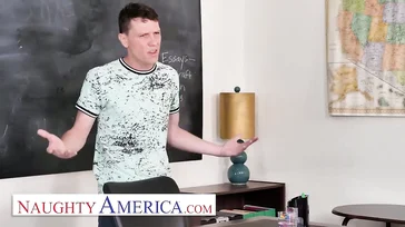 Junge, ich bin dein Lehrer. Gefallen dir meine Titten?