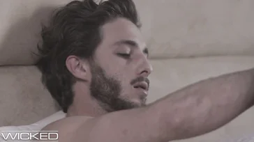Abella Danger ist hier für ihre morgendliche Dosis Schwanz.