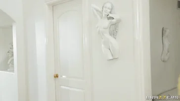 Demi Sutra, você é uma mulher insaciável, com que força eles te fodem...