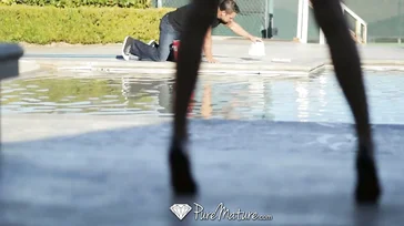 Alektra Blue, ela não vai parar até foder o garoto da piscina.