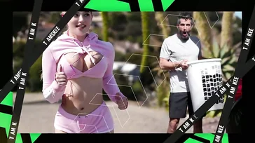 La zorra no para de calentar a su padrastro, que tía..