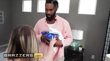 O marido de Codi Vore quase a pegou transando com outro cara.