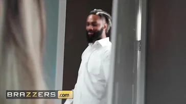 O marido de Codi Vore quase a pegou transando com outro cara.