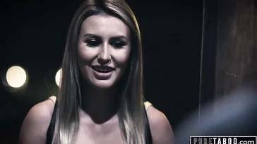 Botando sobre una buena polla, así es Paige Owens