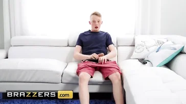 Essa milf gorda destrói o garoto com a foda
