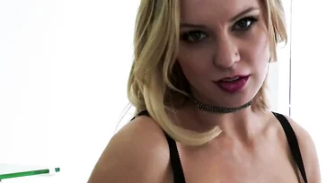 Kenzie Taylor siempre ofrece un tremendo servicio a los clientes..