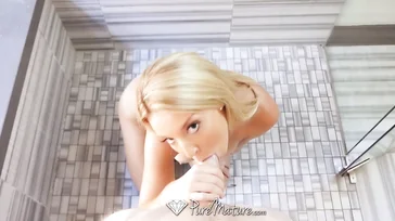Gran follada en POV con la rubia Laura Bentley...