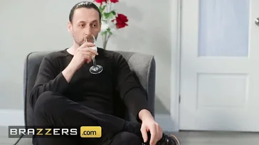 Betrogener Ehemann gibt seiner Frau die Erlaubnis, mit einem anderen Mann zu ficken.