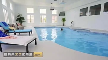 Rachel Starrs unglaublicher Fick im Pool..