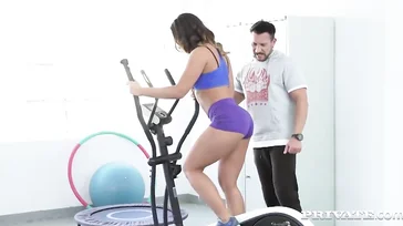 Marco Banderas no se resiste al buen trasero de su mujer..