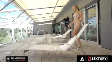 Ele prepara a bunda de Linda Leclair para acabar sendo fodida com força.