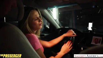 Jillian Janson nimmt ihren Passagier mit in ihr Bett, was für eine Schlampe!