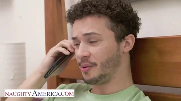 Ich sehe, wie Mama sich selbst mit ihrem Telefon filmt, wie sie schmutzig ist und …