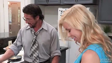 È sempre un buon momento per scopare duramente Alexis Fawx
