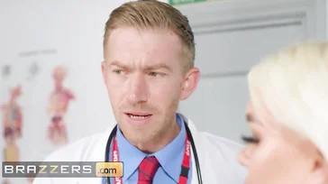 O médico não consegue explicar por que essa mulher não para de babar.