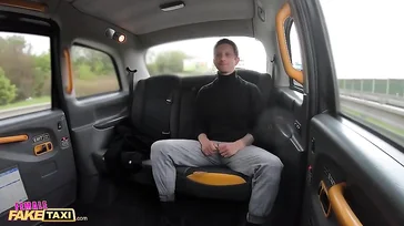 Wenn du kein Geld hast, um das Taxi zu bezahlen, musst du mich ficken, Junge.