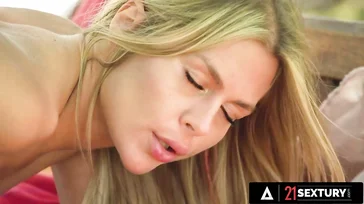Alexis Crystal und ihre Freundin Zlata Shine ficken wie verrückt, uuf!