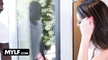 Silvia Saige se pone guapa para ser bien follada, espera visita..