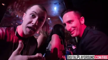Fodendo a vagabunda do bar, ótima foda no banheiro!