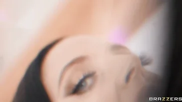 Che gioia succhiare il cazzo a questa ragazza prosperosa di nome Angela White.